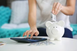 Four Ways To Manage Finances While Waiting For Your Settlement